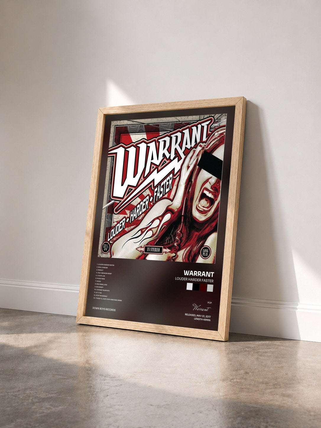 #bois Tableau de l'album Louder Harder Faster de Warrant vu de trois quarts, cadre en bois brut