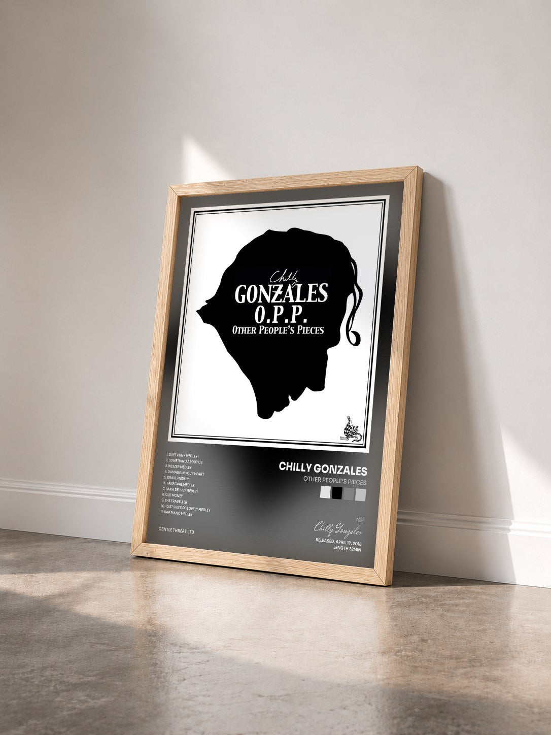 #bois Tableau de l'album Other People's Pieces de Chilly Gonzales vu de trois quarts, cadre en bois brut