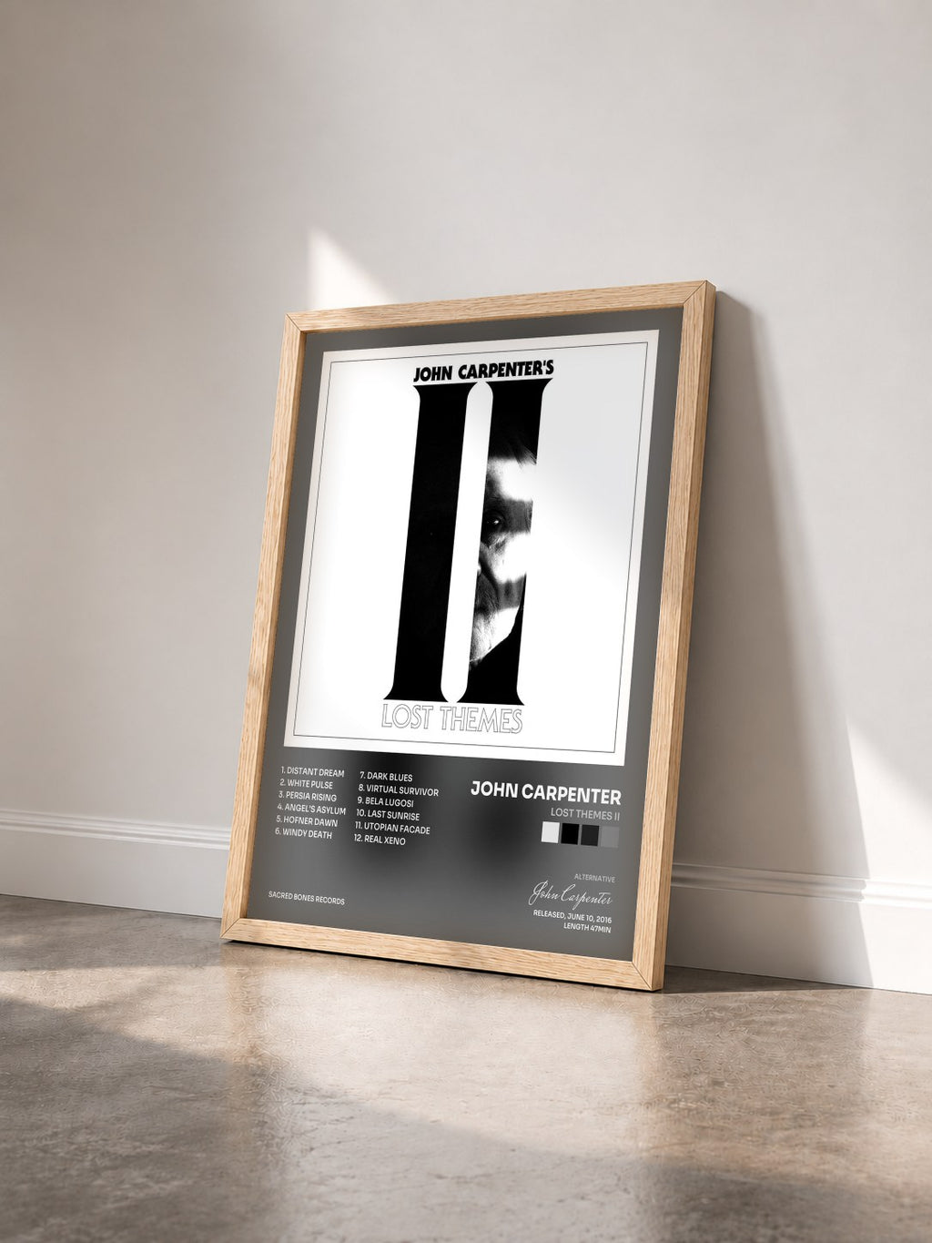 #bois Tableau de l'album Lost Themes II de John Carpenter vu de trois quarts, cadre en bois brut