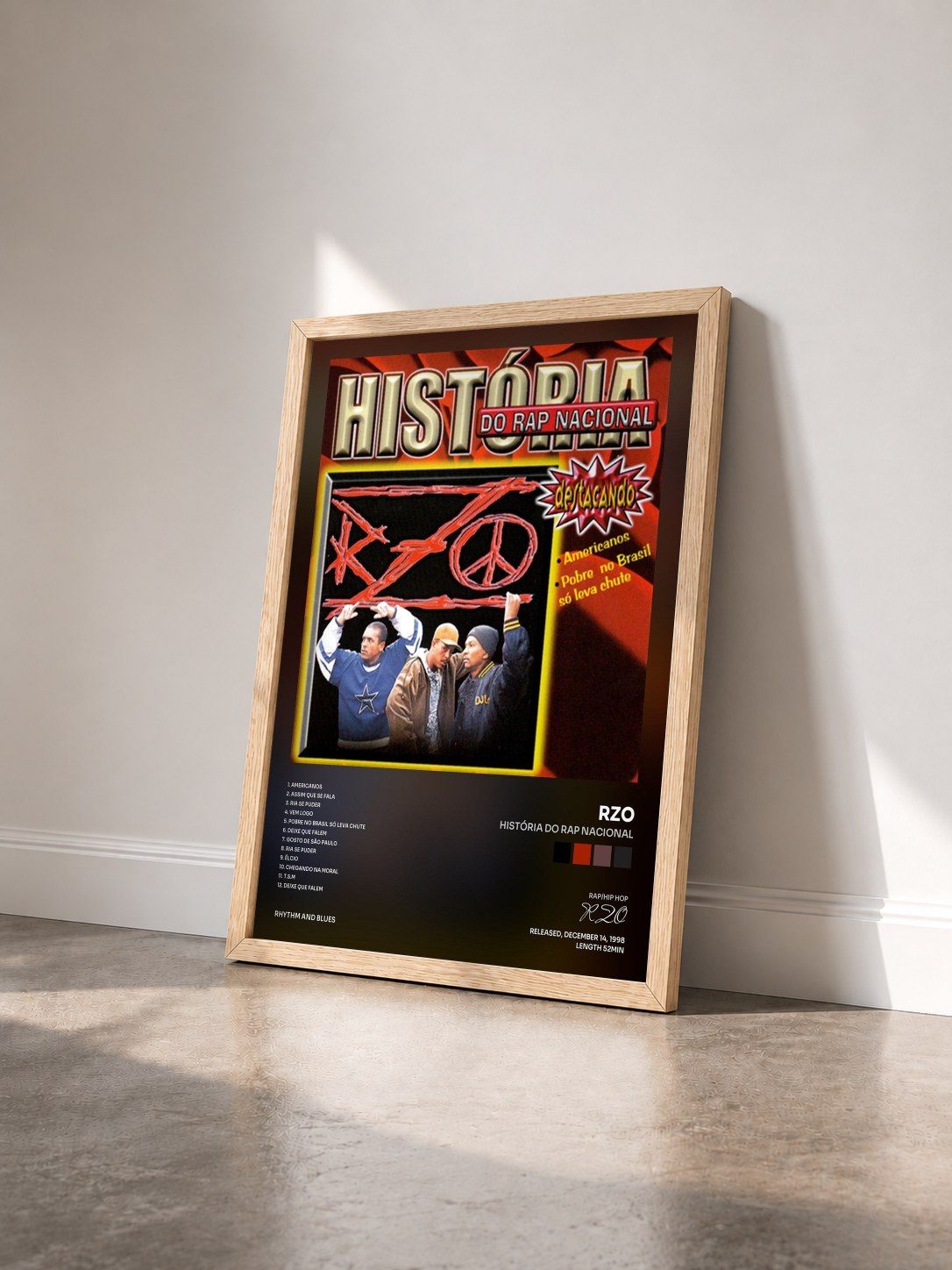 #bois Tableau de l'album História do Rap Nacional de RZO vu de trois quarts, cadre en bois brut