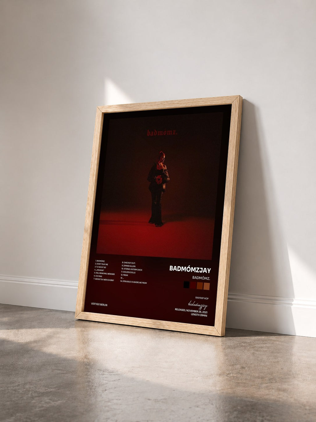 #bois Tableau de l'album badmómz. de badmómzjay vu de trois quarts, cadre en bois brut