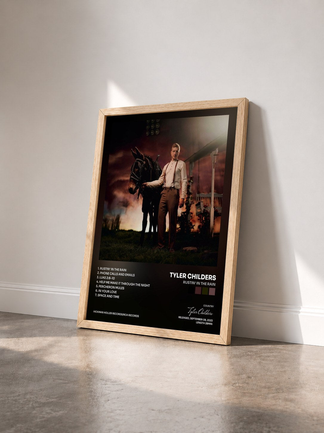 #bois Tableau de l'album Rustin' In The Rain de Tyler Childers vu de trois quarts, cadre en bois brut