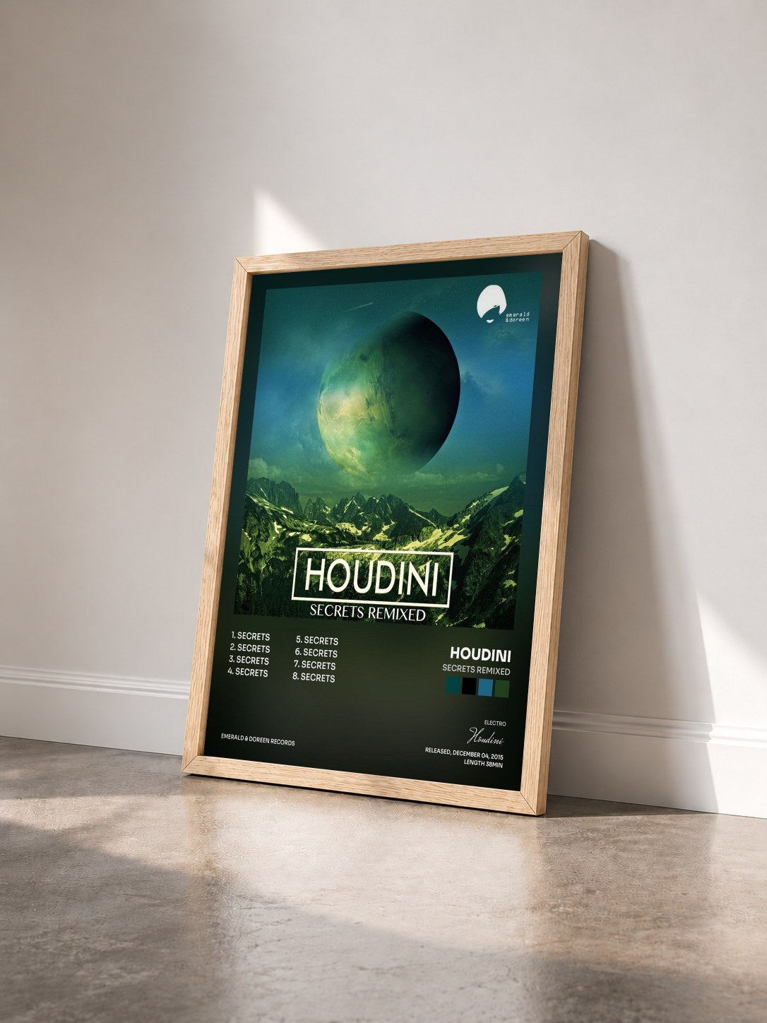 #bois Tableau de l'album Secrets Remixed de Houdini vu de trois quarts, cadre en bois brut