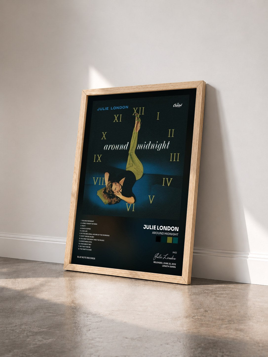 #bois Tableau de l'album Around Midnight de Julie London vu de trois quarts, cadre en bois brut
