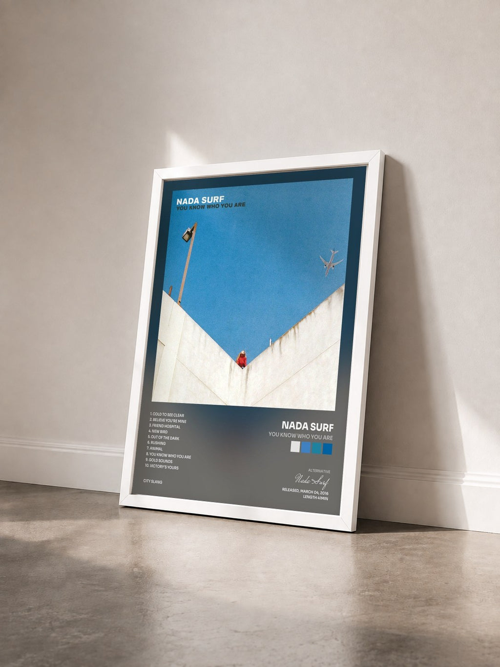 #blanc Tableau de l'album You Know Who You Are de Nada Surf vu de trois quarts, cadre blanc