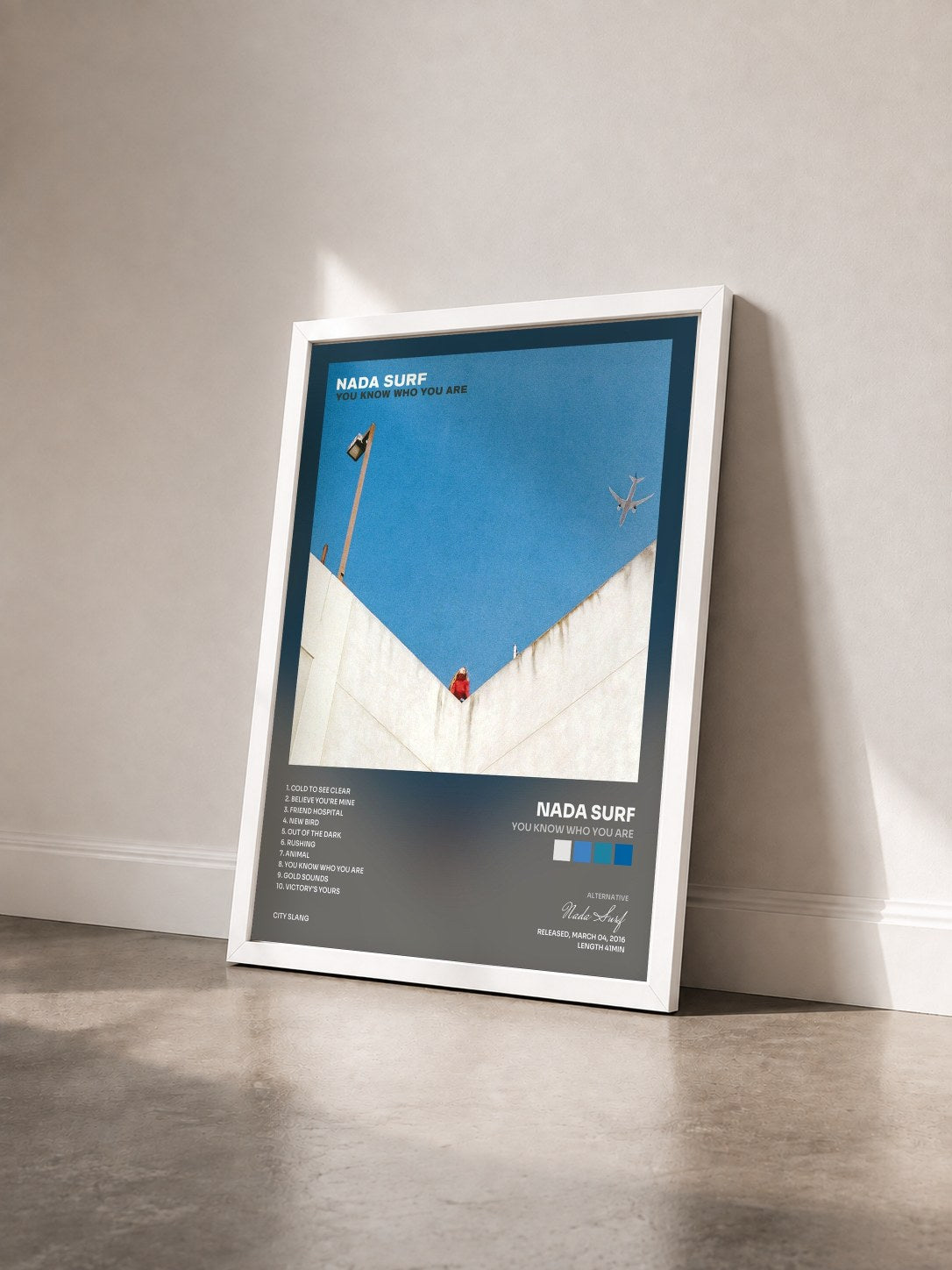 #blanc Tableau de l'album You Know Who You Are de Nada Surf vu de trois quarts, cadre blanc
