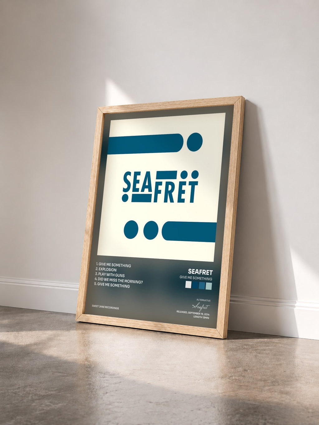 #bois Tableau de l'album Give Me Something de Seafret vu de trois quarts, cadre en bois brut