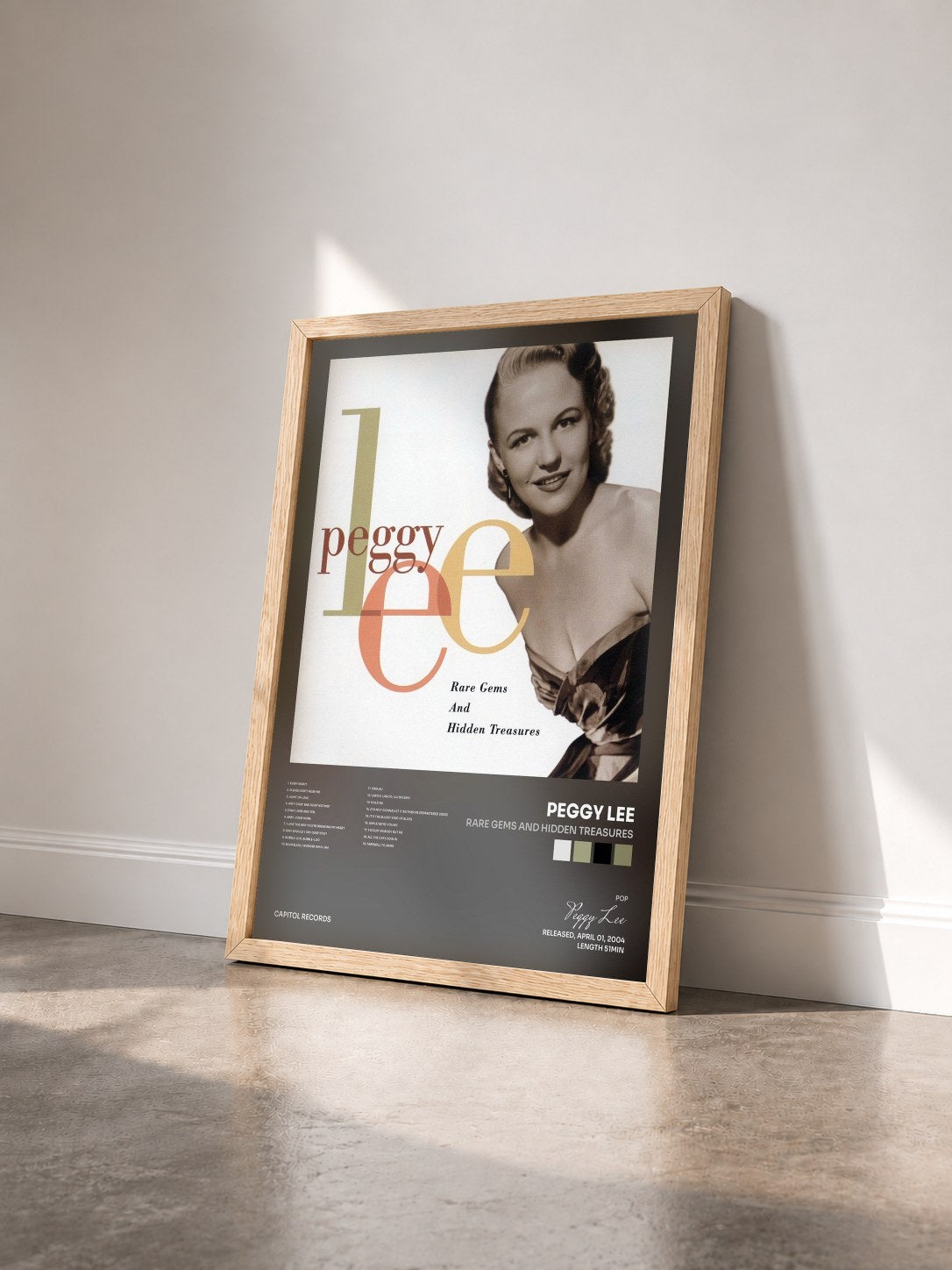 #bois Tableau de l'album Rare Gems And Hidden Treasures de Peggy Lee vu de trois quarts, cadre en bois brut