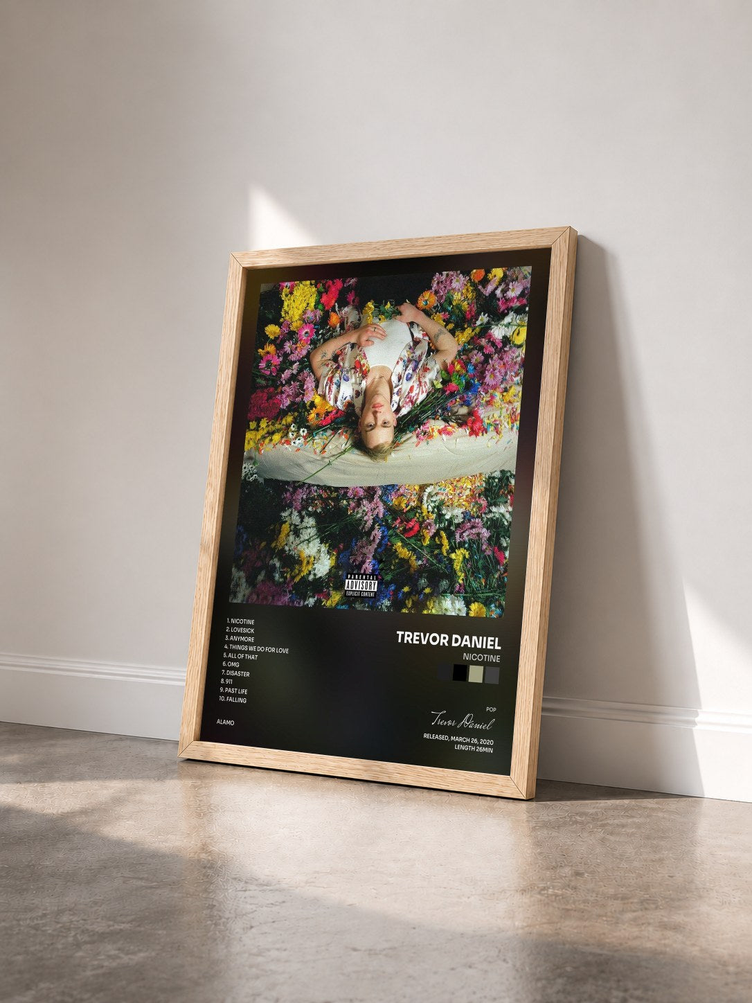 #bois Tableau de l'album Nicotine de Trevor Daniel vu de trois quarts, cadre en bois brut