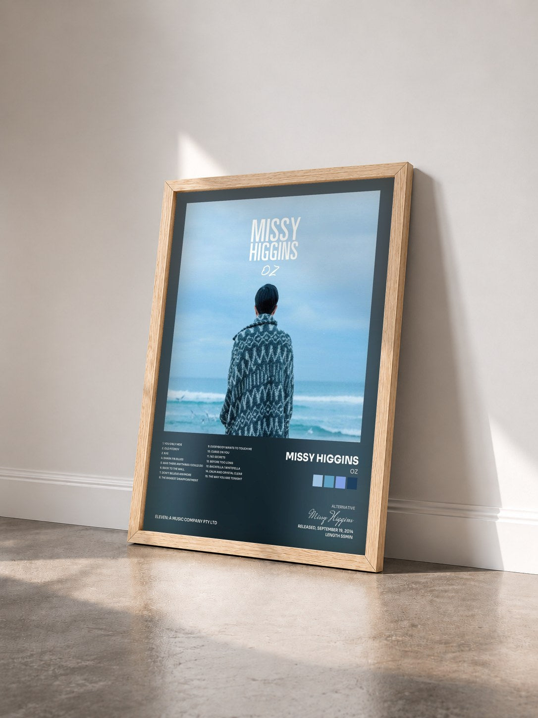 #bois Tableau de l'album Oz de Missy Higgins vu de trois quarts, cadre en bois brut