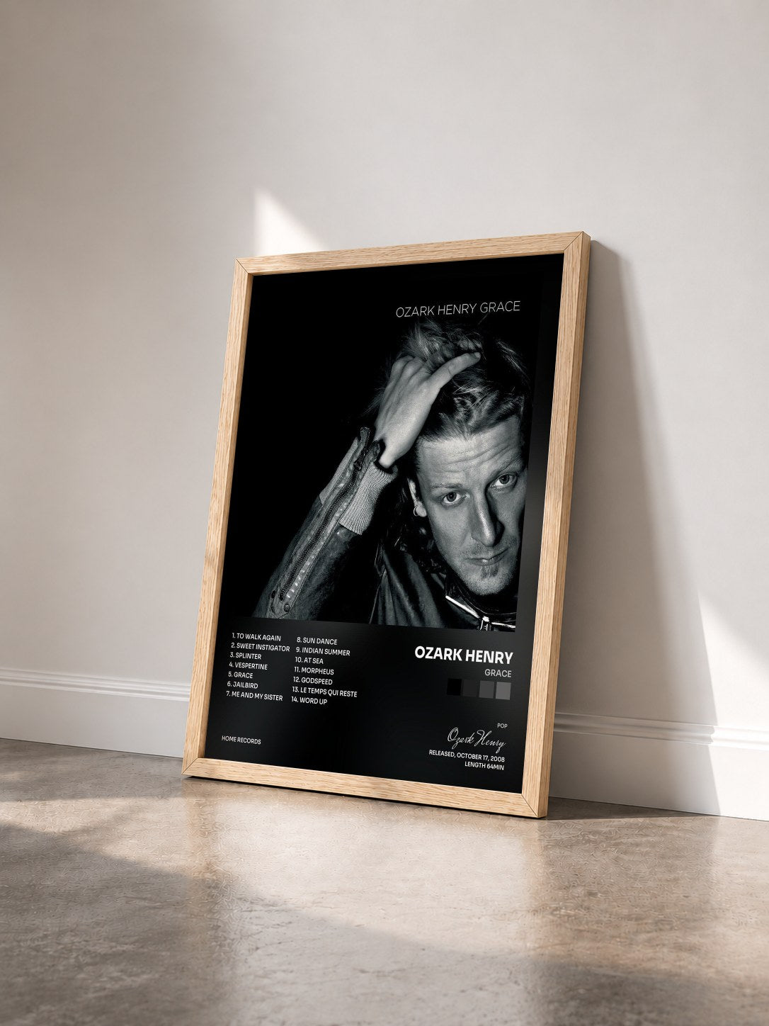 #bois Tableau de l'album Grace de Ozark Henry vu de trois quarts, cadre en bois brut
