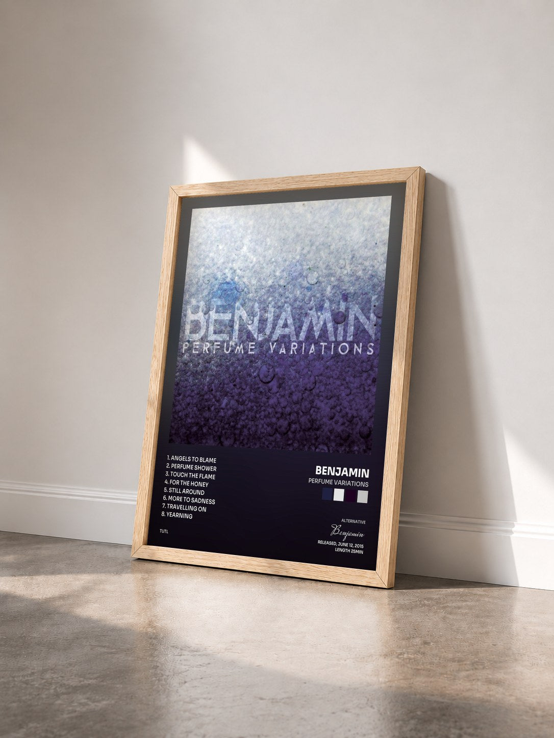 #bois Tableau de l'album Perfume Variations de Benjamin vu de trois quarts, cadre en bois brut