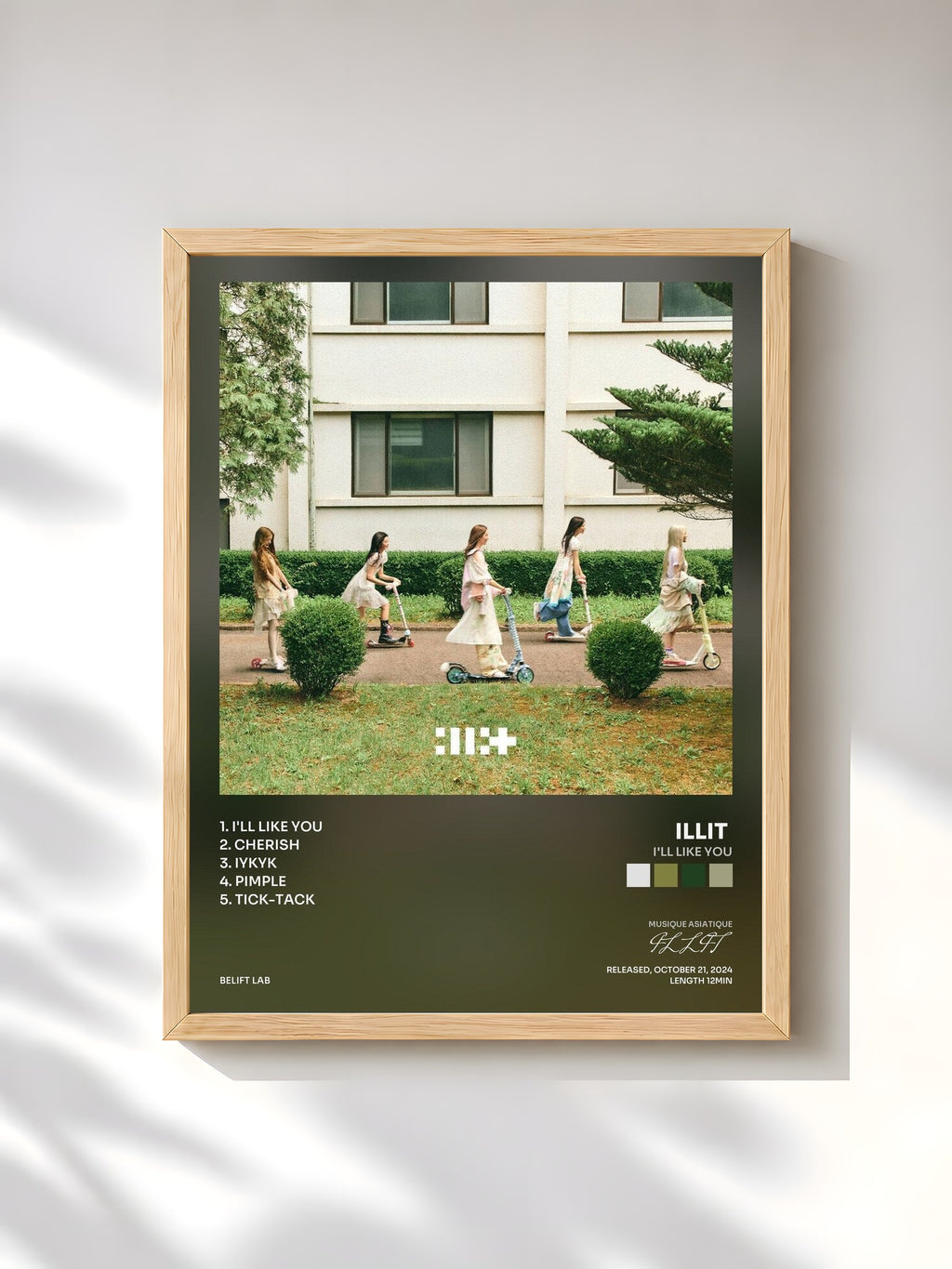 #bois Tableau de l'album I'LL LIKE YOU de ILLIT , cadre en bois brut, imprimé et encadré en France