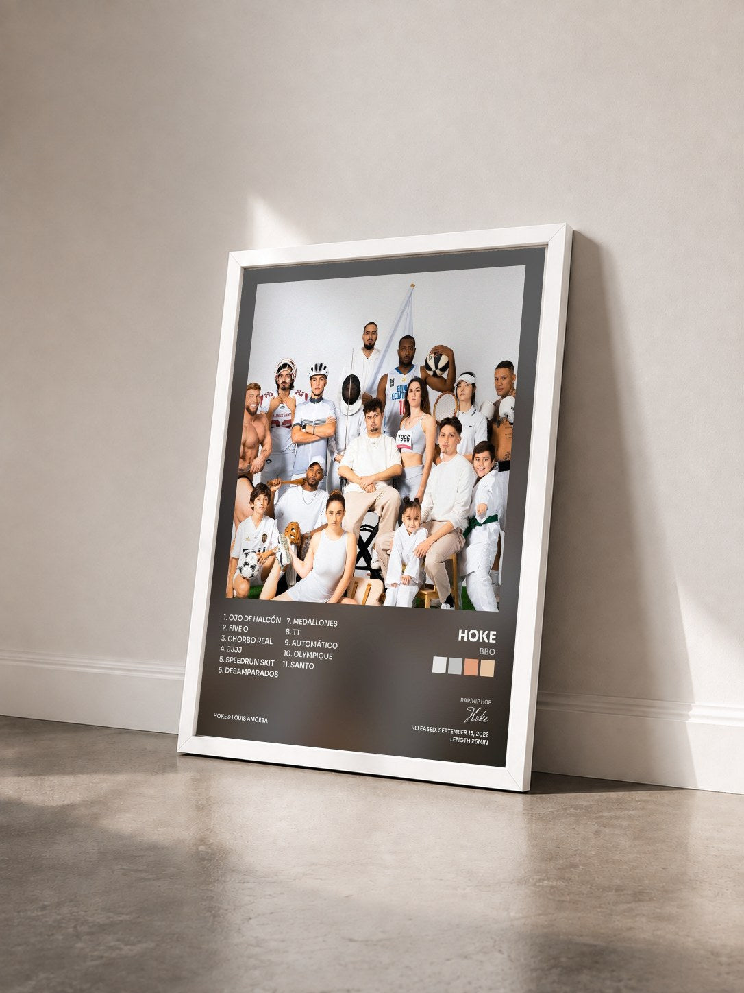 #blanc Tableau de l'album BBO de Hoke vu de trois quarts, cadre blanc