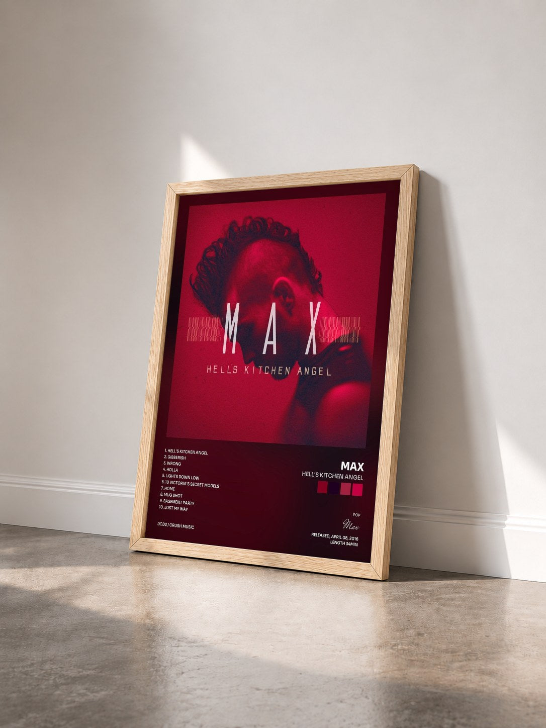 #bois Tableau de l'album Hell's Kitchen Angel de Max vu de trois quarts, cadre en bois brut