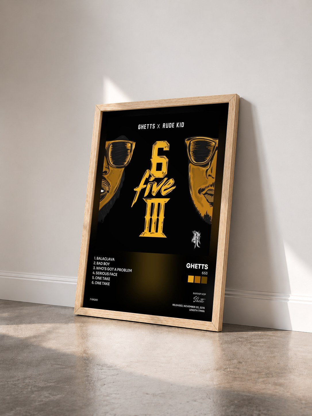 #bois Tableau de l'album 653 de Ghetts vu de trois quarts, cadre en bois brut