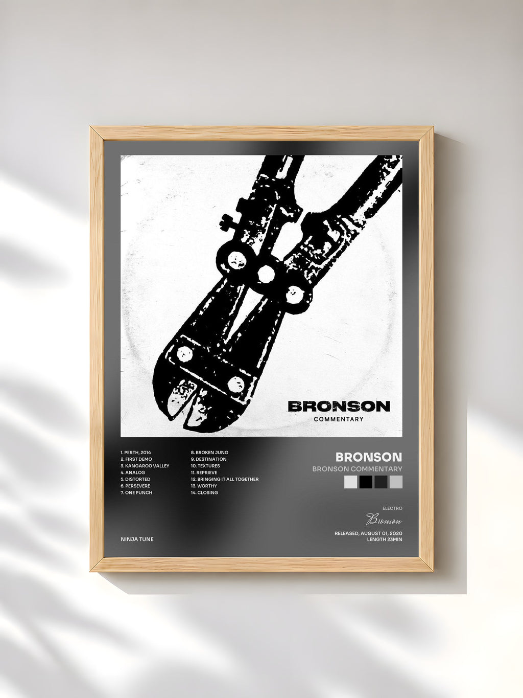 #bois Tableau de l'album BRONSON COMMENTARY de Bronson, cadre en bois brut, imprimé et encadré en France