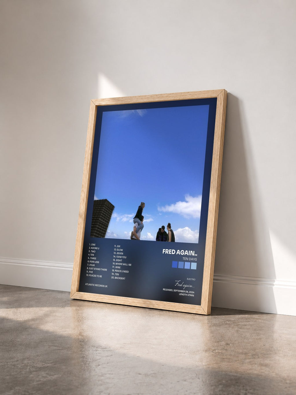 #bois Tableau de l'album ten days de Fred again.. vu de trois quarts, cadre en bois brut