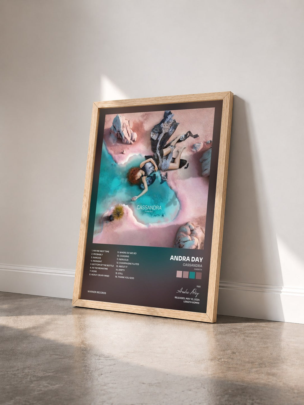 #bois Tableau de l'album CASSANDRA (cherith) de Andra Day vu de trois quarts, cadre en bois brut