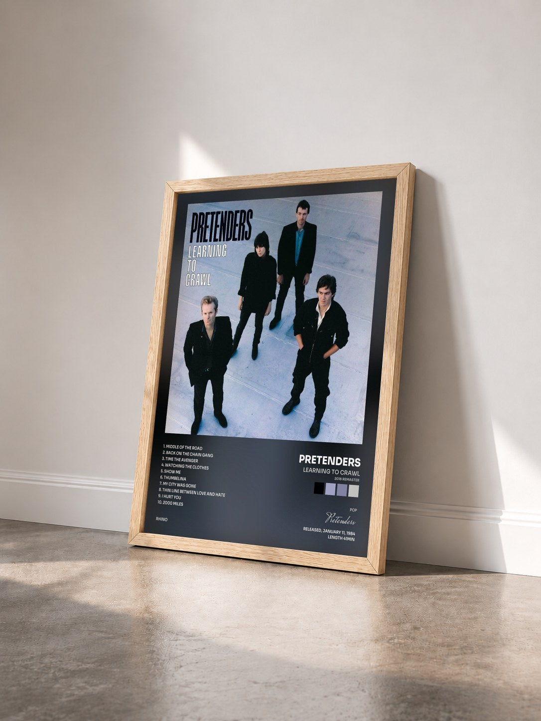 #bois Tableau de l'album Learning to Crawl (2018 Remaster) de Pretenders vu de trois quarts, cadre en bois brut