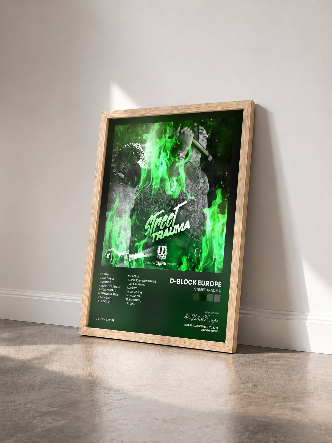 #bois Tableau de l'album Street Trauma de D-Block Europe vu de trois quarts, cadre en bois brut