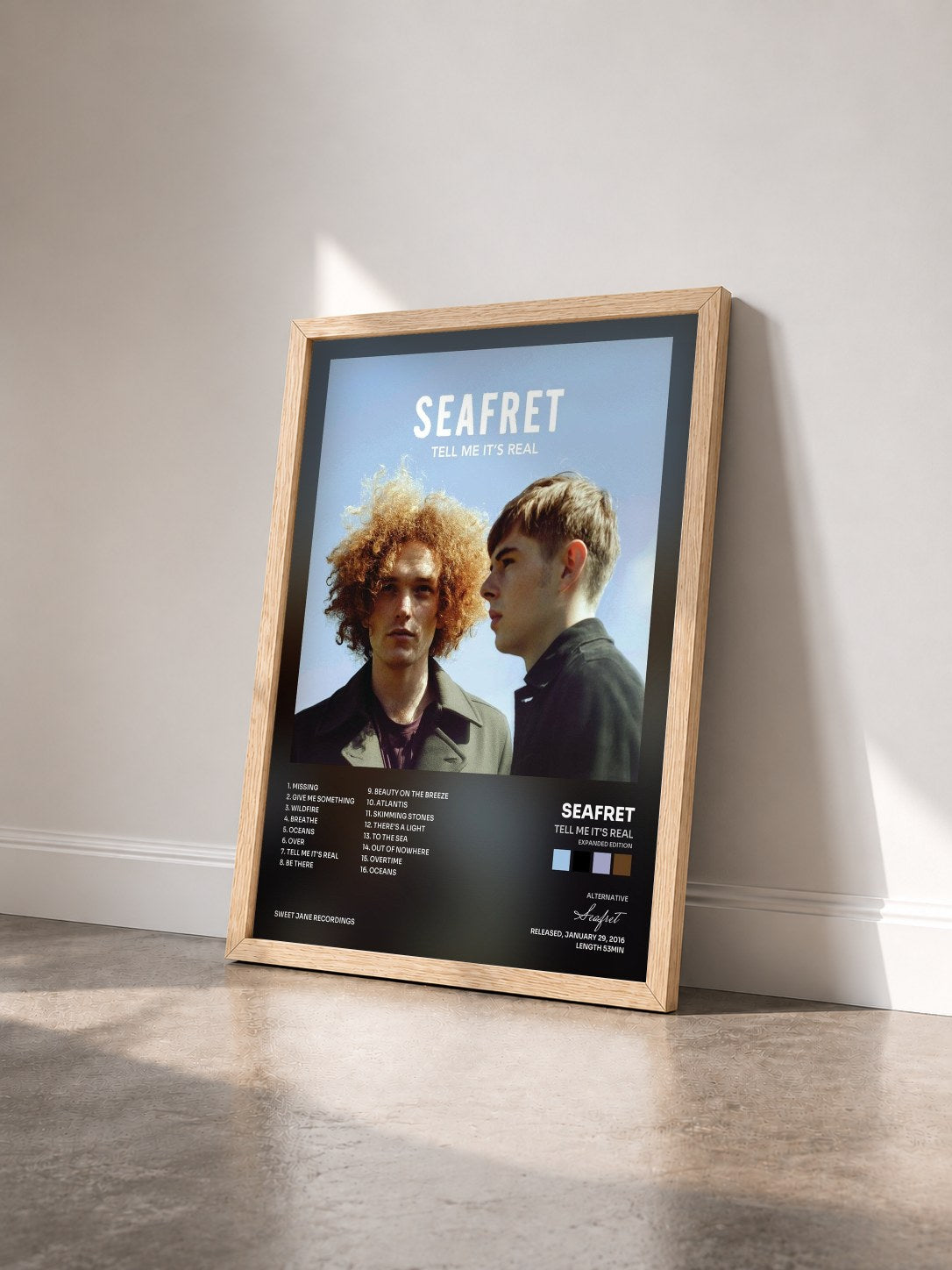 #bois Tableau de l'album Tell Me It's Real (Expanded Edition) de Seafret vu de trois quarts, cadre en bois brut