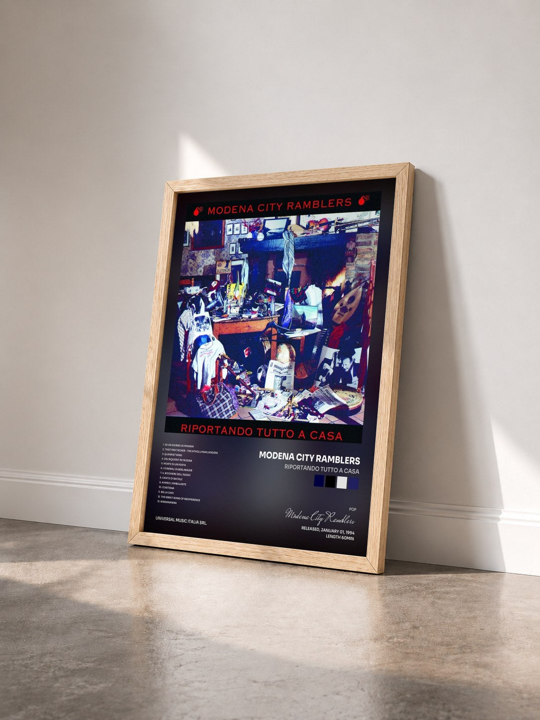 #bois Tableau de l'album Riportando Tutto A Casa de Modena City Ramblers vu de trois quarts, cadre en bois brut