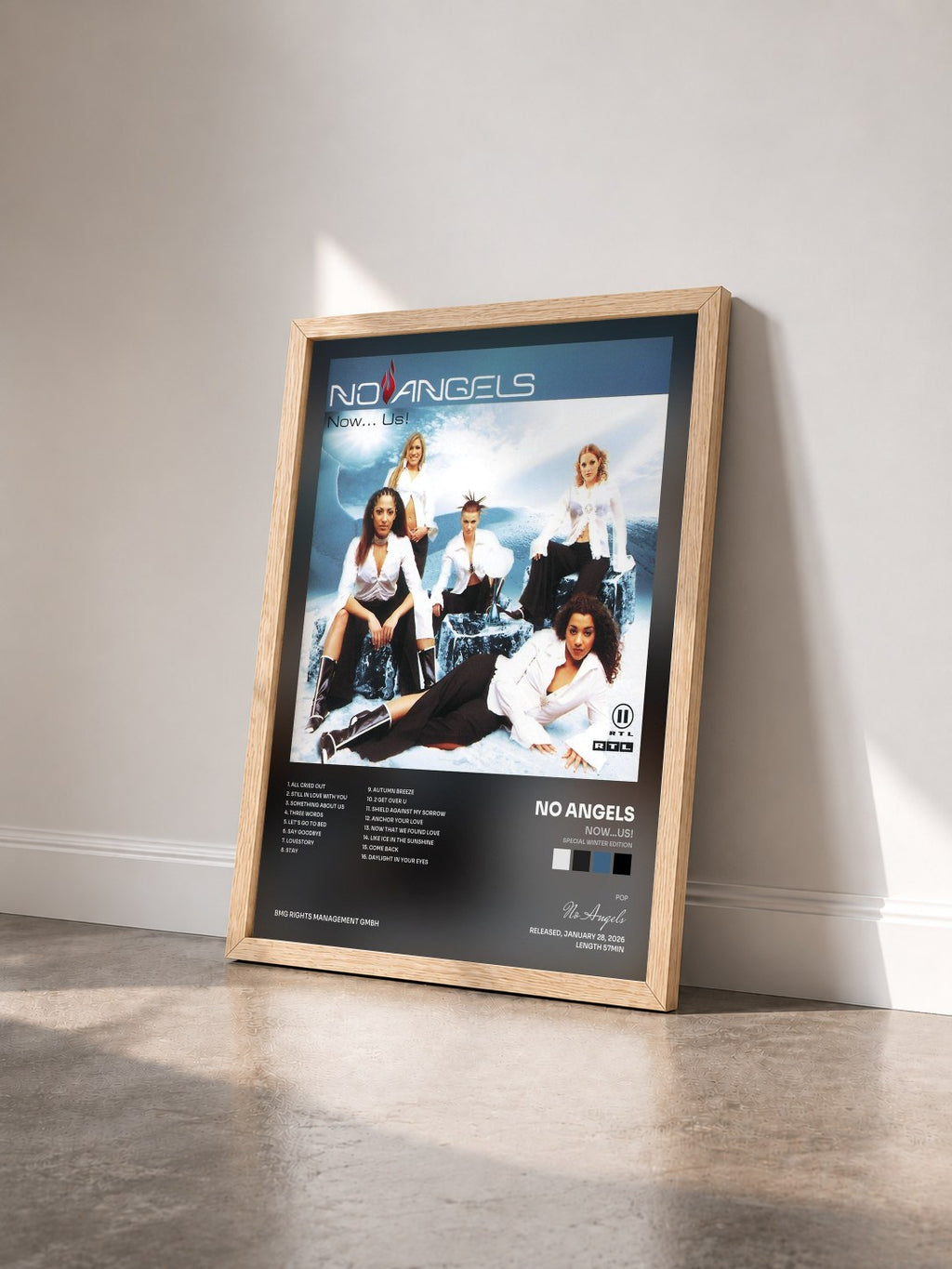 #bois Tableau de l'album Now...US! (Special Winter Edition) de No Angels vu de trois quarts, cadre en bois brut