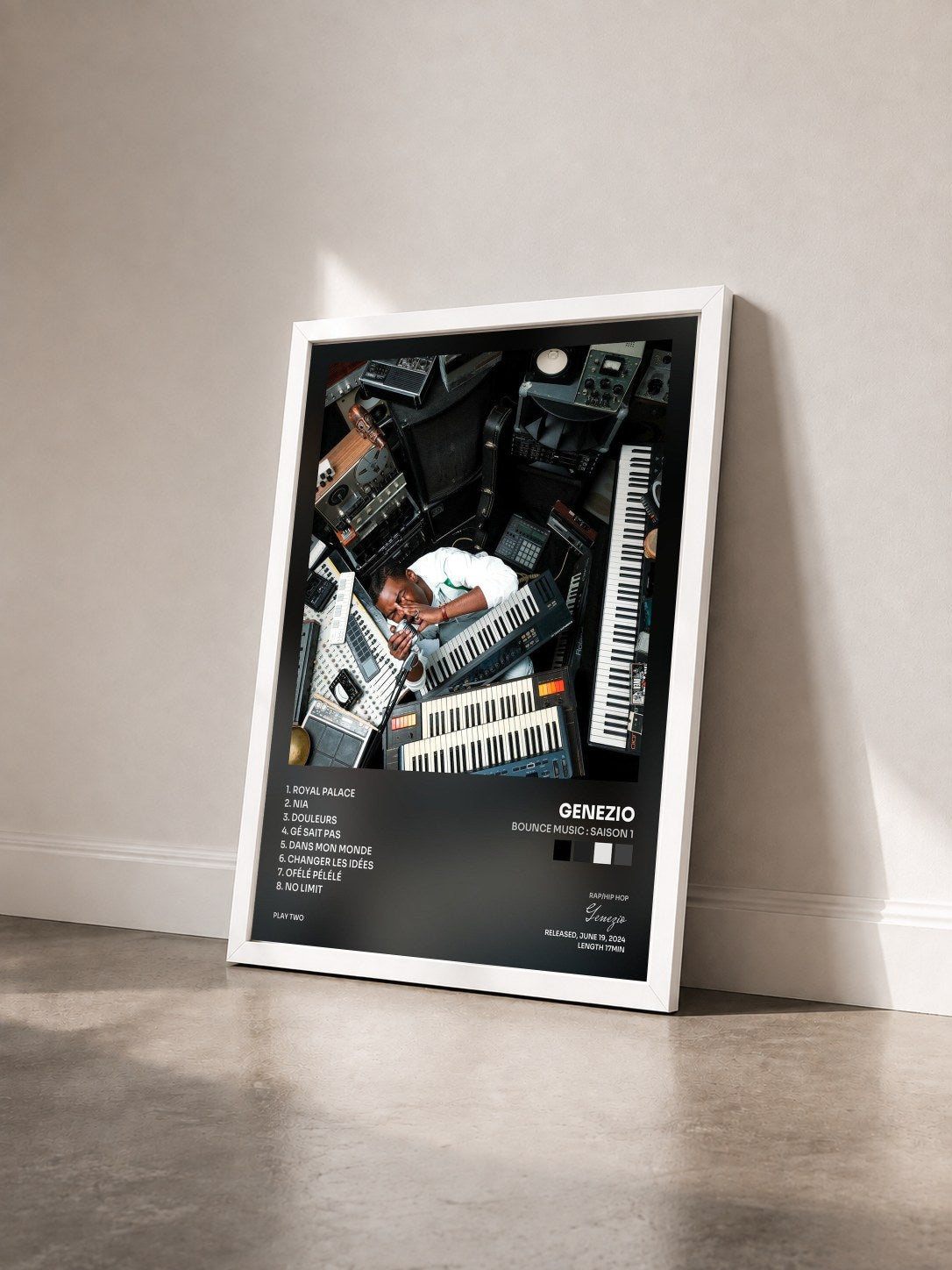 #blanc Tableau de l'album BOUNCE MUSIC : SAISON 1 de Genezio vu de trois quarts, cadre blanc