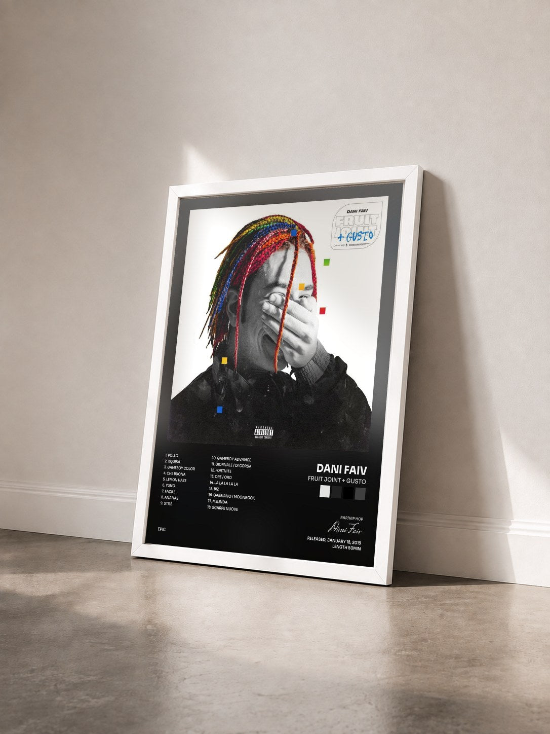#blanc Tableau de l'album Fruit Joint + Gusto de Dani Faiv vu de trois quarts, cadre blanc