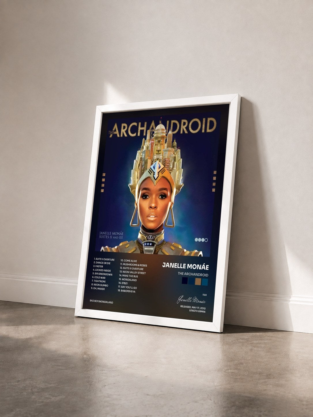 #blanc Tableau de l'album The ArchAndroid de Janelle Monáe vu de trois quarts, cadre blanc