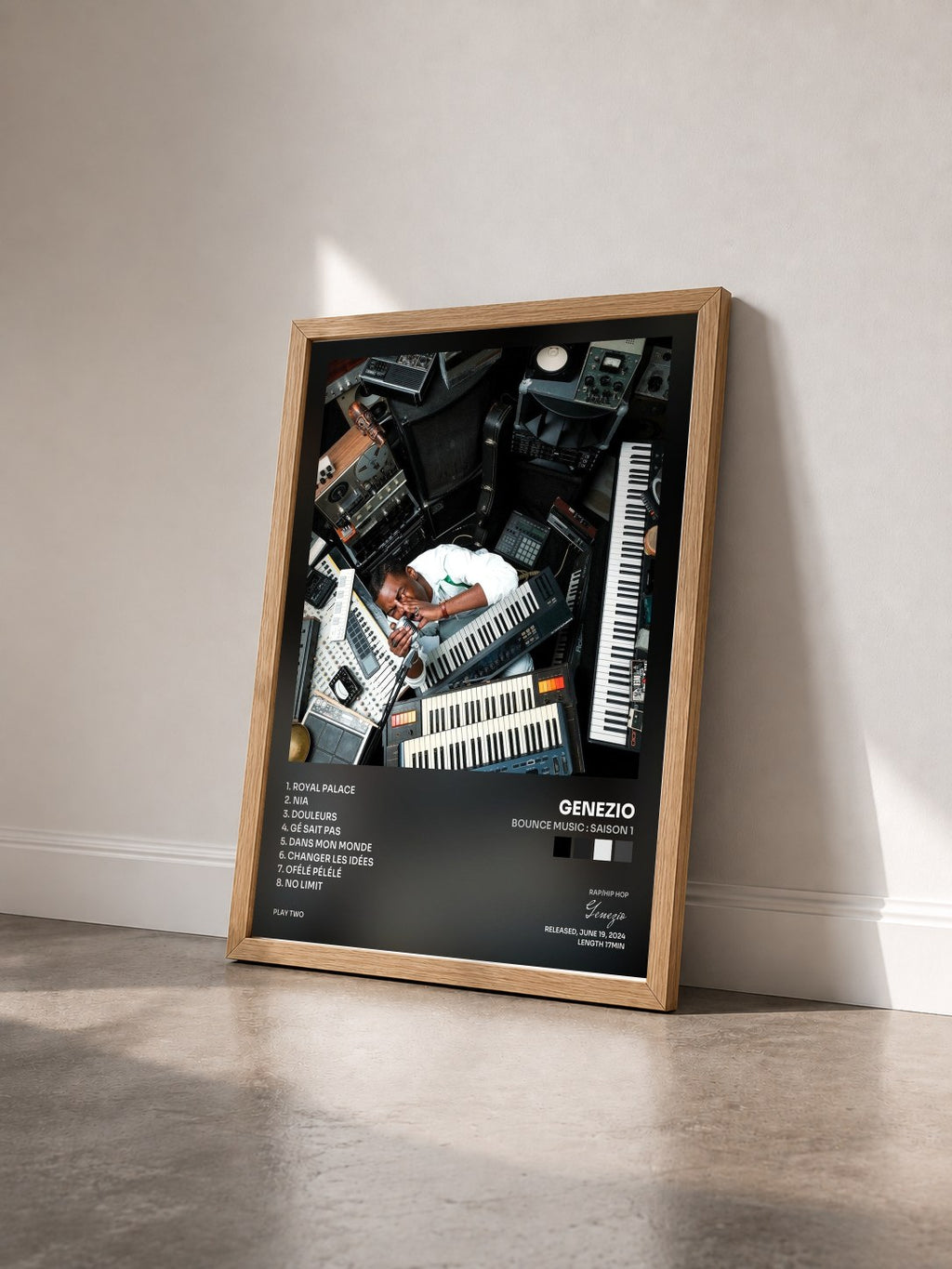 #bois Tableau de l'album BOUNCE MUSIC : SAISON 1 de Genezio vu de trois quarts, cadre en bois brut
