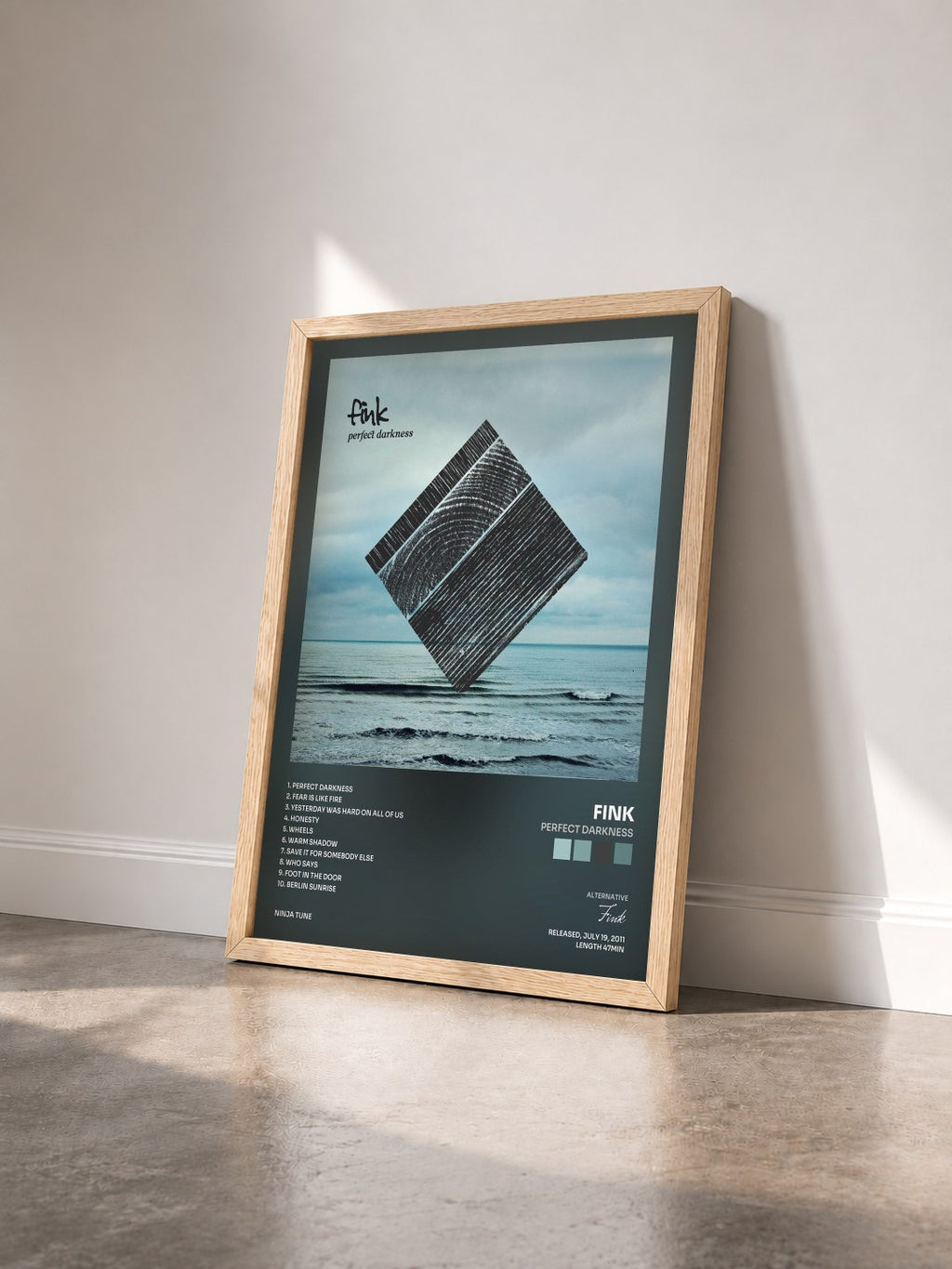 #bois Tableau de l'album Perfect Darkness de Fink vu de trois quarts, cadre en bois brut