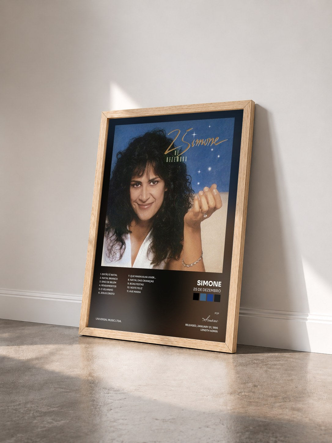#bois Tableau de l'album 25 De Dezembro de Simone vu de trois quarts, cadre en bois brut