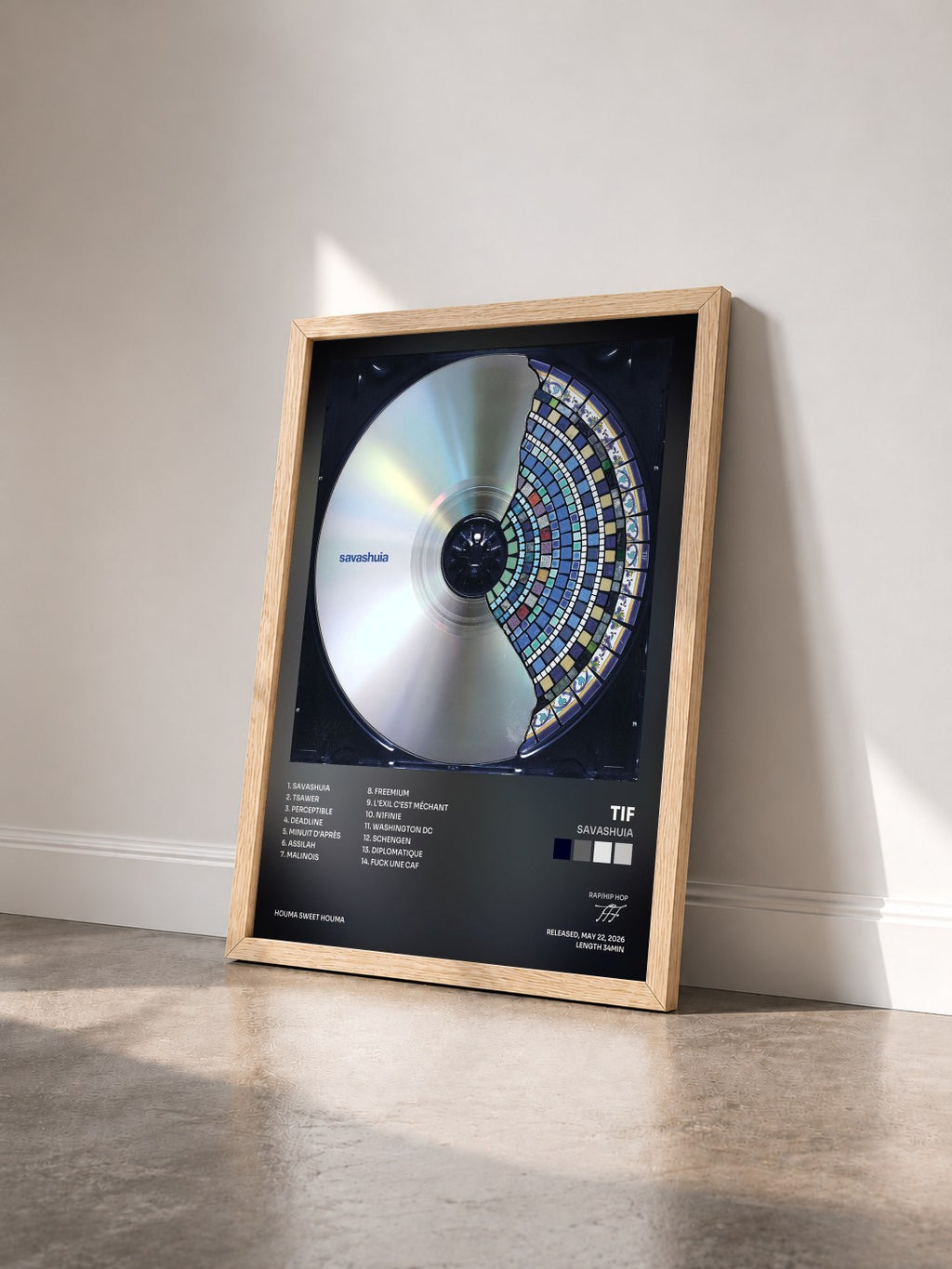 #bois Tableau de l'album SAVASHUIA de TIF vu de trois quarts, cadre en bois brut