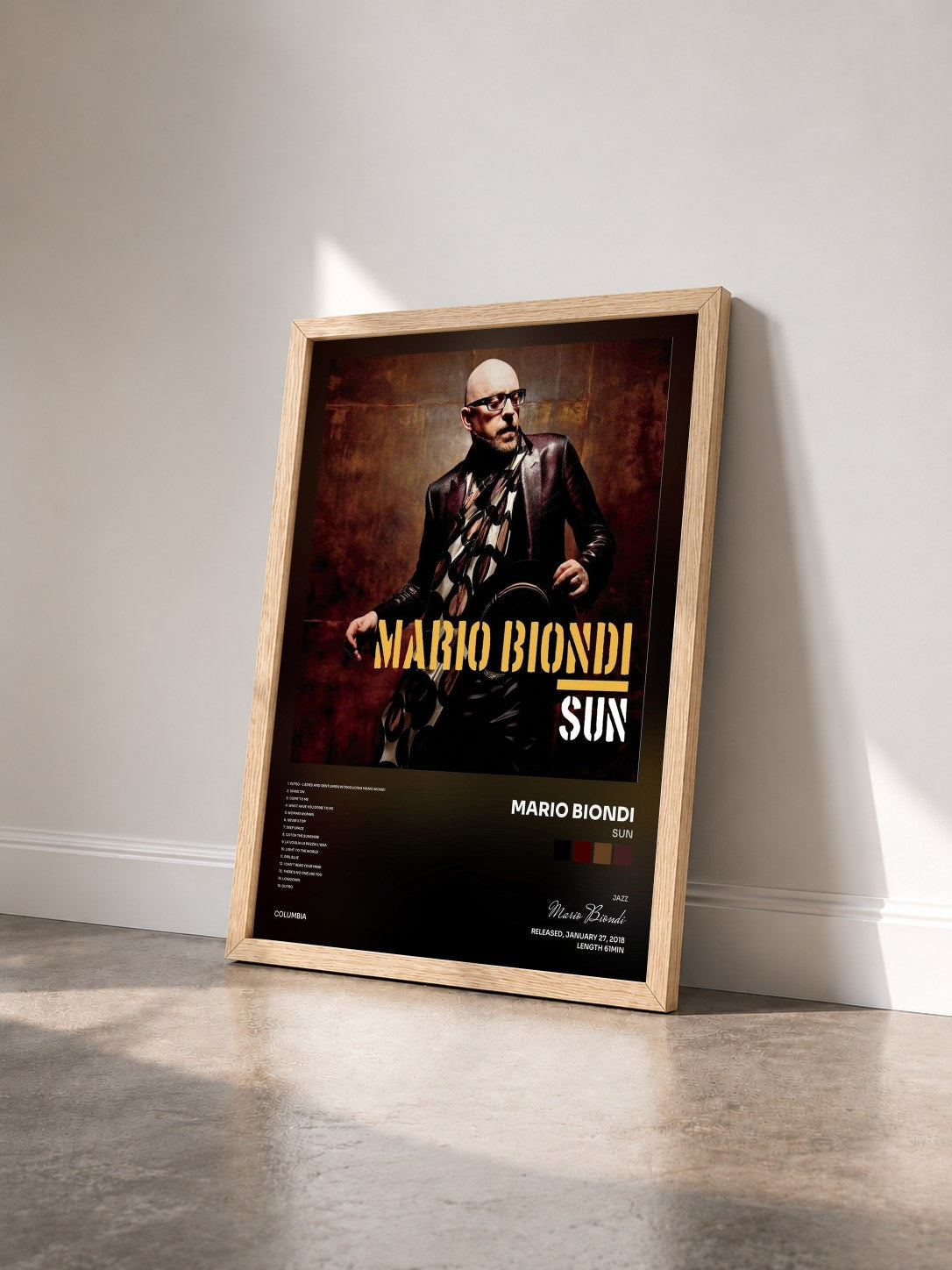 #bois Tableau de l'album Sun de Mario Biondi vu de trois quarts, cadre en bois brut