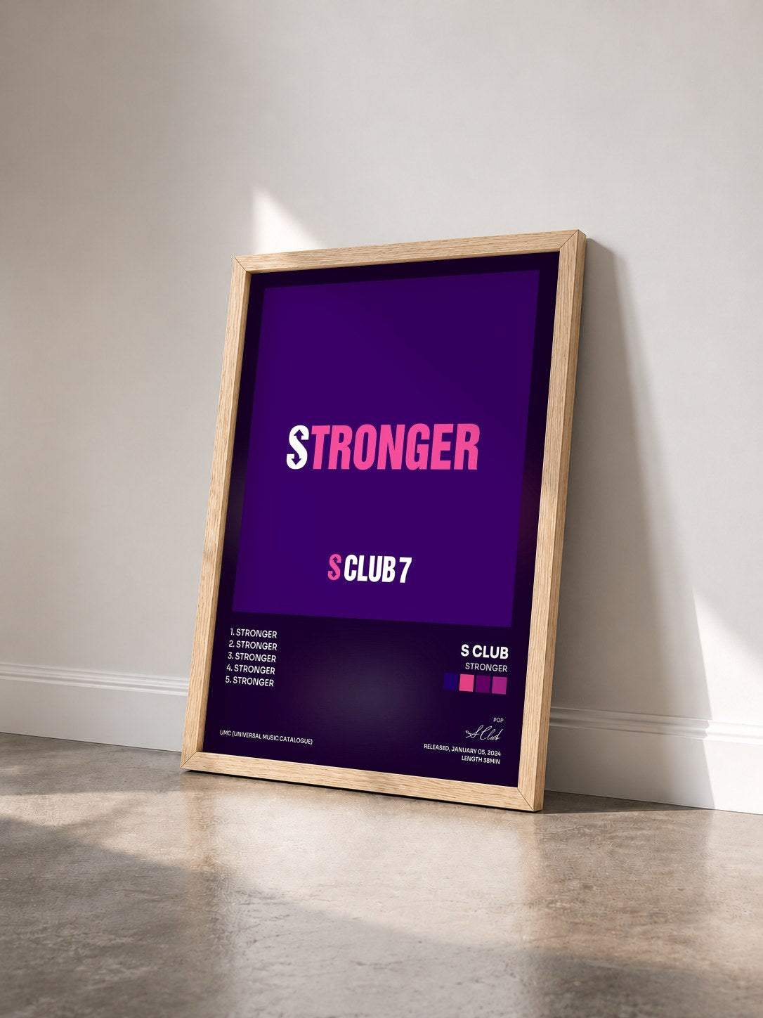 #bois Tableau de l'album Stronger de S Club vu de trois quarts, cadre en bois brut