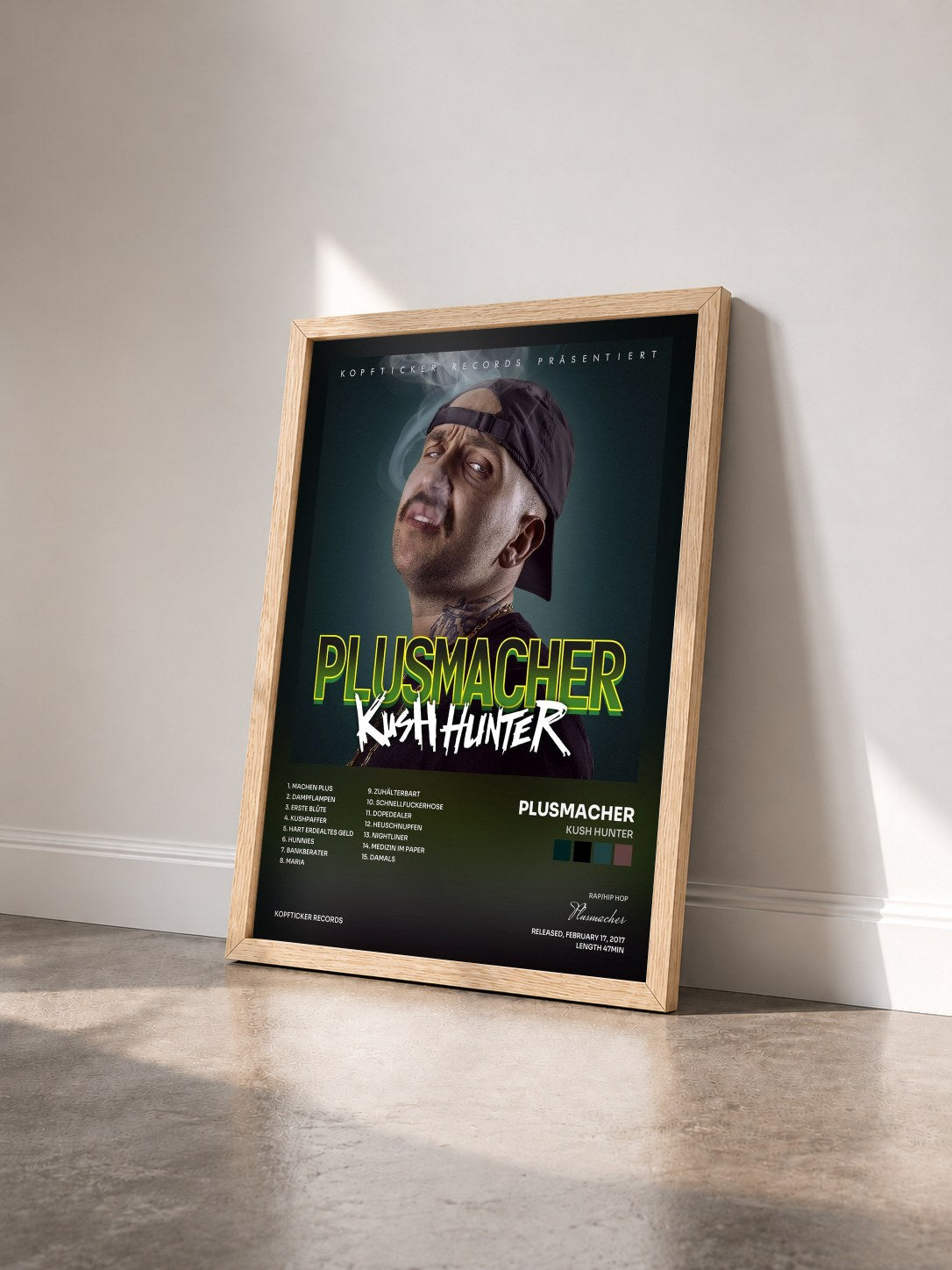 #bois Tableau de l'album Kush Hunter de Plusmacher vu de trois quarts, cadre en bois brut