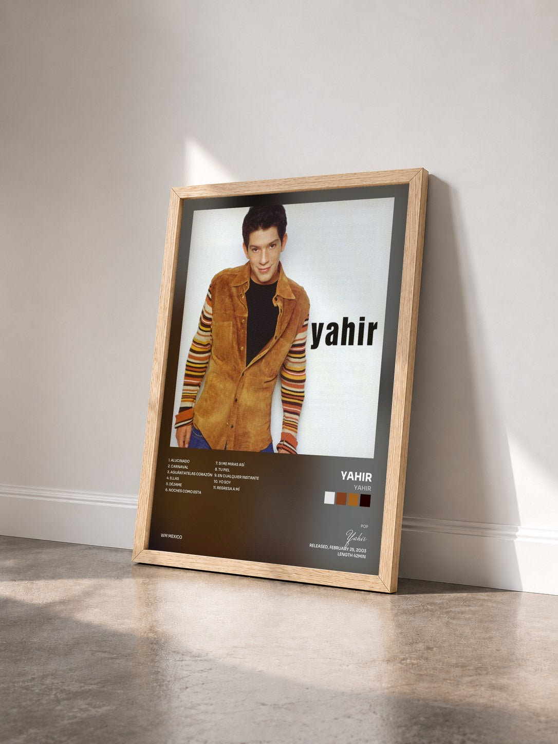 #bois Tableau de l'album Yahir de Yahir vu de trois quarts, cadre en bois brut