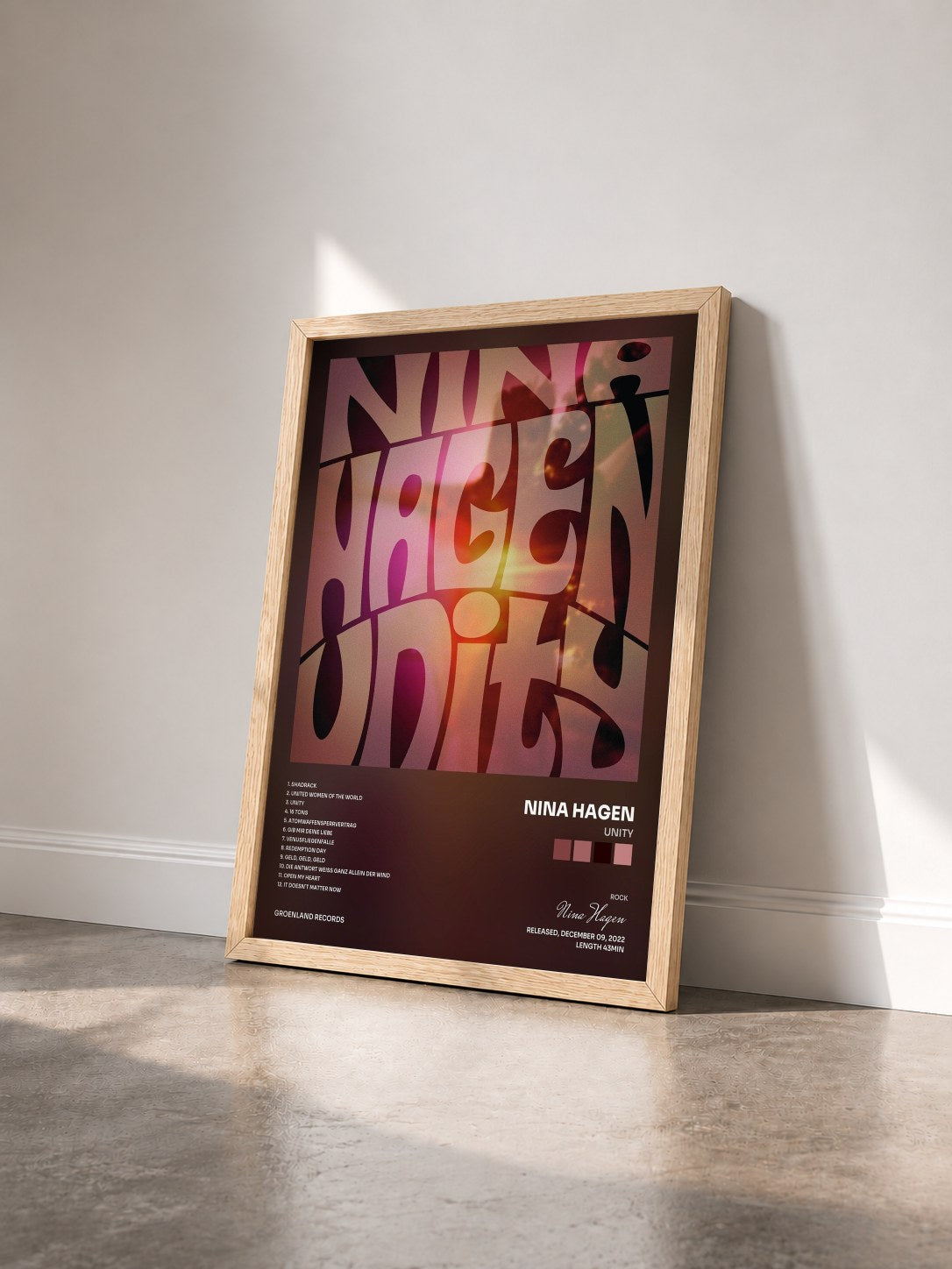 #bois Tableau de l'album Unity de Nina Hagen vu de trois quarts, cadre en bois brut