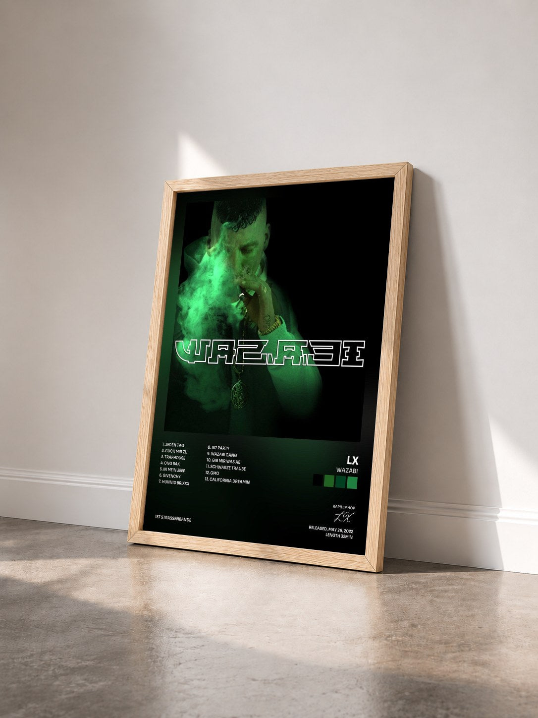 #bois Tableau de l'album WAZABI de LX vu de trois quarts, cadre en bois brut