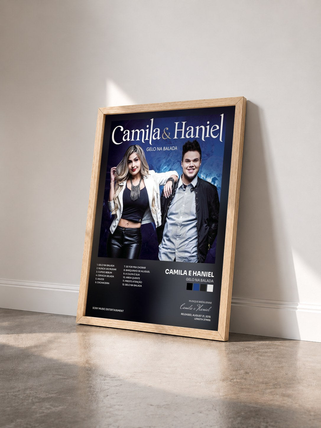 #bois Tableau de l'album Gelo na Balada de Camila e Haniel vu de trois quarts, cadre en bois brut