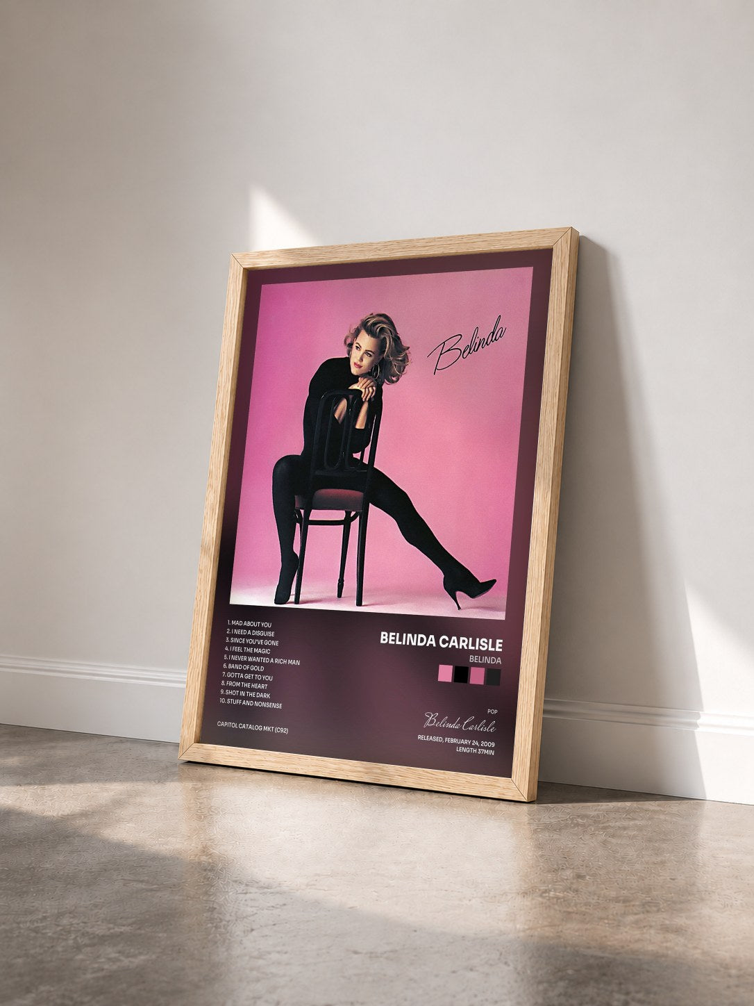 #bois Tableau de l'album Belinda de Belinda Carlisle vu de trois quarts, cadre en bois brut
