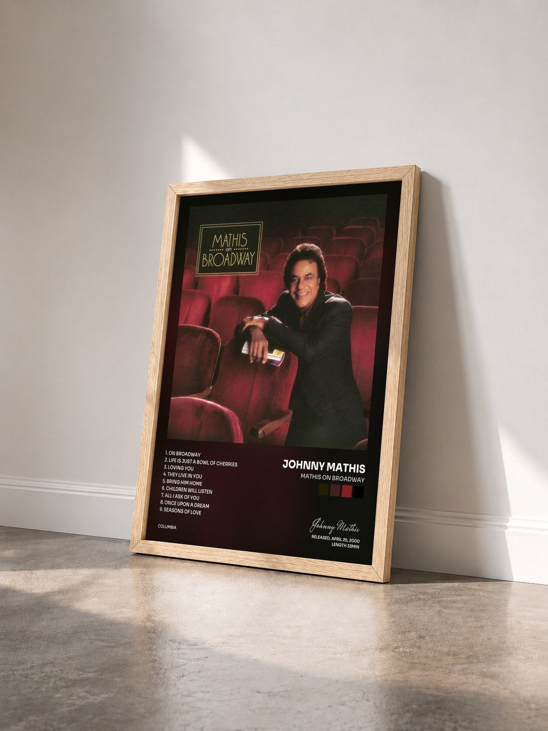 #bois Tableau de l'album Mathis On Broadway de Johnny Mathis vu de trois quarts, cadre en bois brut