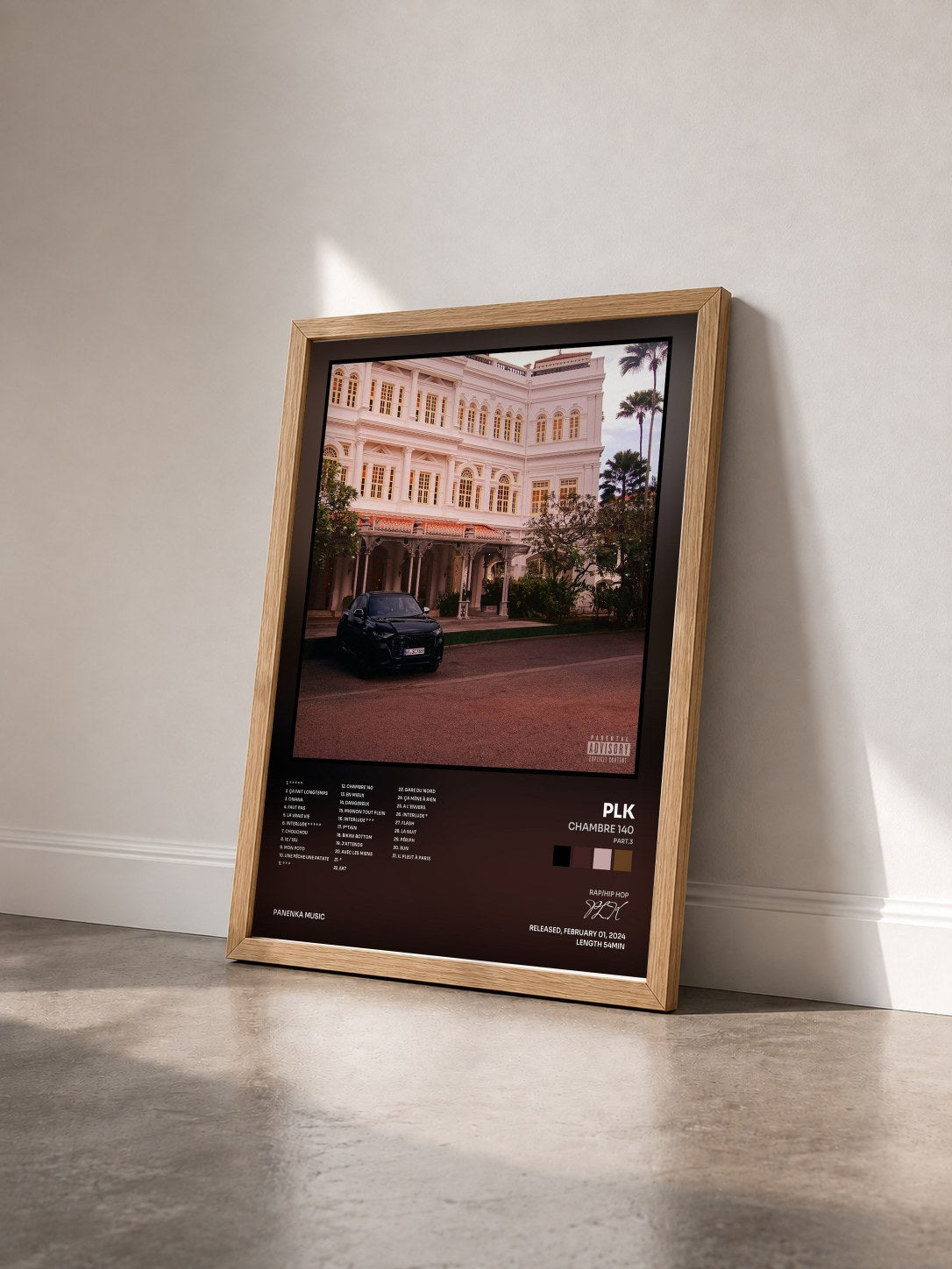 #bois Tableau de l'album Chambre 140 (Part.3) de PLK vu de trois quarts, cadre en bois brut