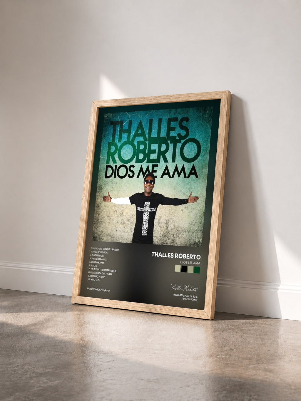 #bois Tableau de l'album Dios Me Ama de Thalles Roberto vu de trois quarts, cadre en bois brut