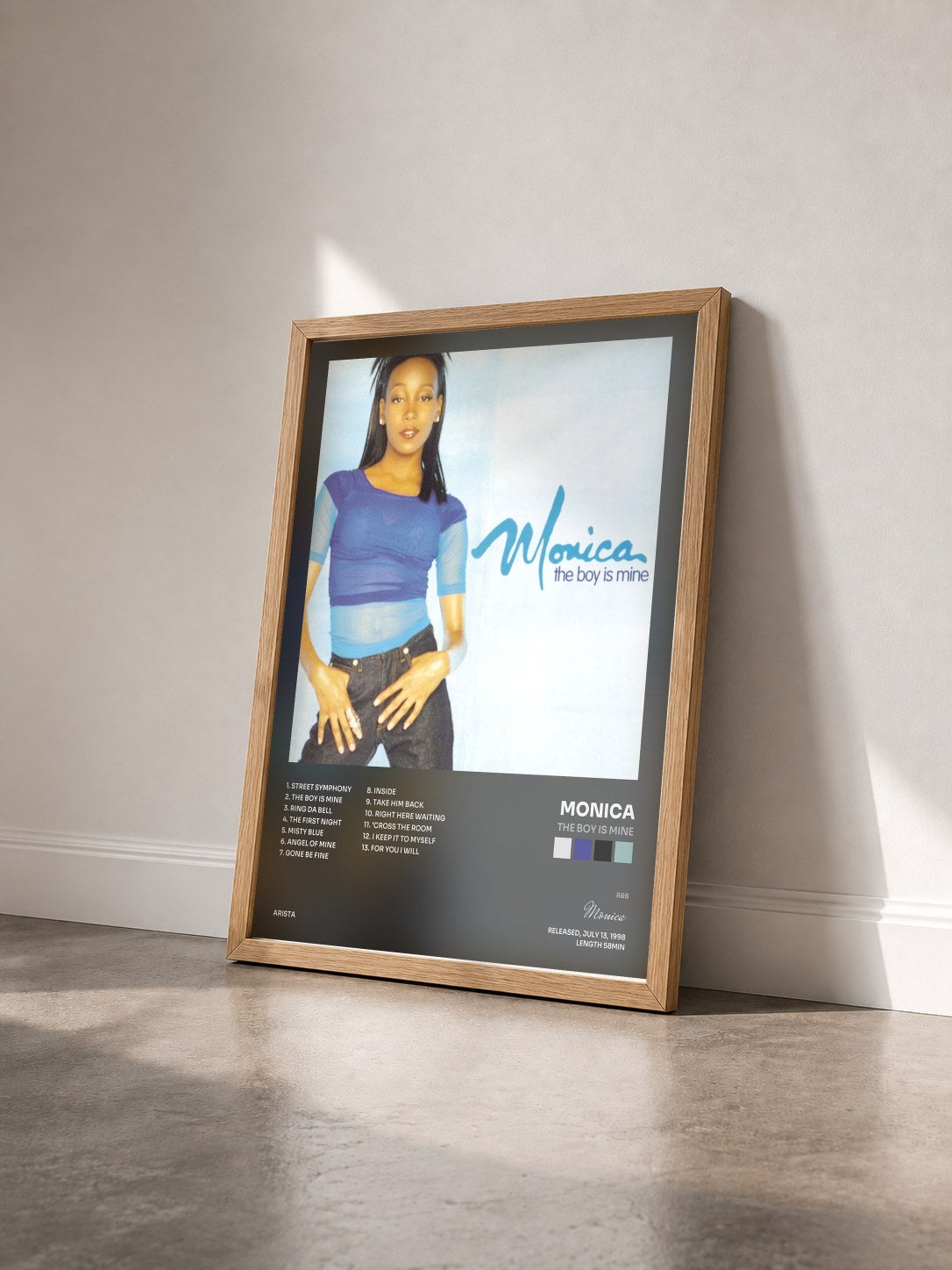 #bois Tableau de l'album The Boy Is Mine de Monica vu de trois quarts, cadre en bois brut
