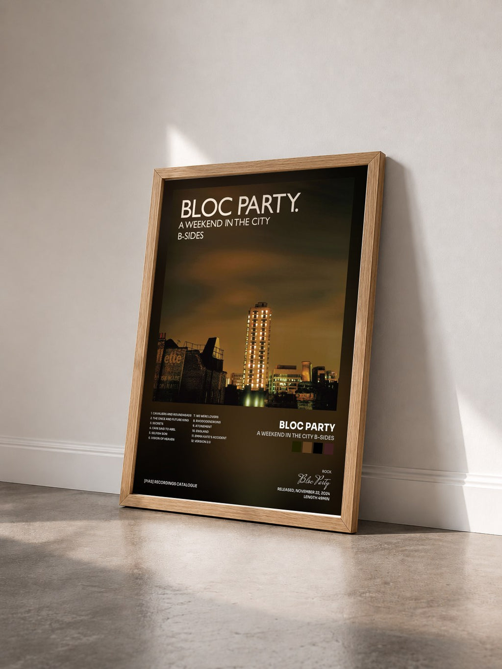 #bois Tableau de l'album A Weekend In The City B-Sides de Bloc Party vu de trois quarts, cadre en bois brut
