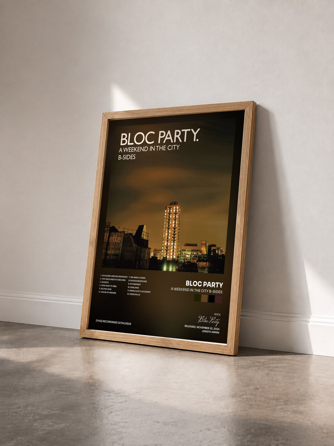 #bois Tableau de l'album A Weekend In The City B-Sides de Bloc Party vu de trois quarts, cadre en bois brut