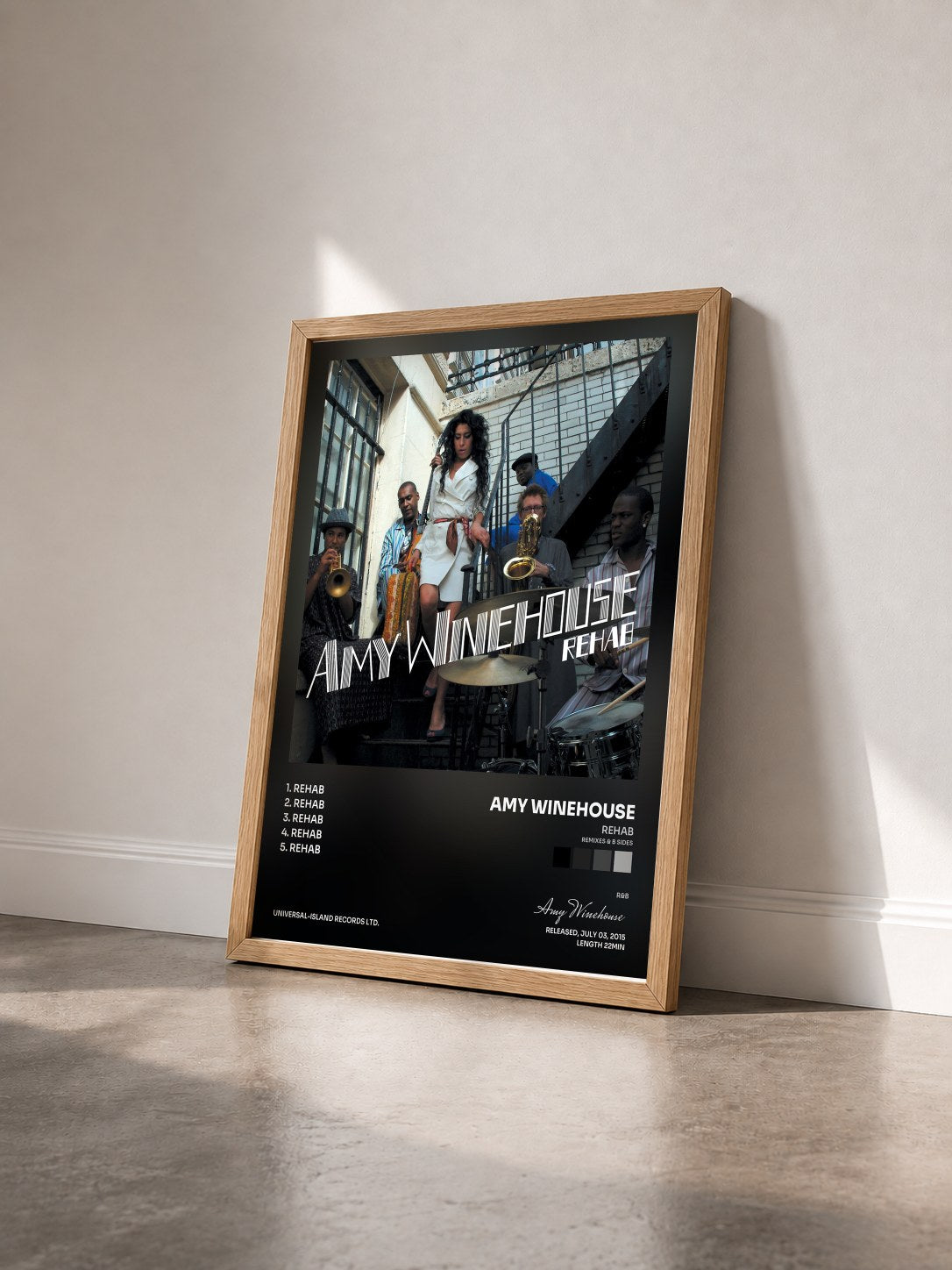#bois Tableau de l'album Rehab (Remixes & B Sides) de Amy Winehouse vu de trois quarts, cadre en bois brut